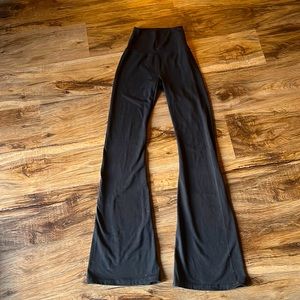 SUPER CUTE aerie flare leggings. In amazing condition and only worn a few times!